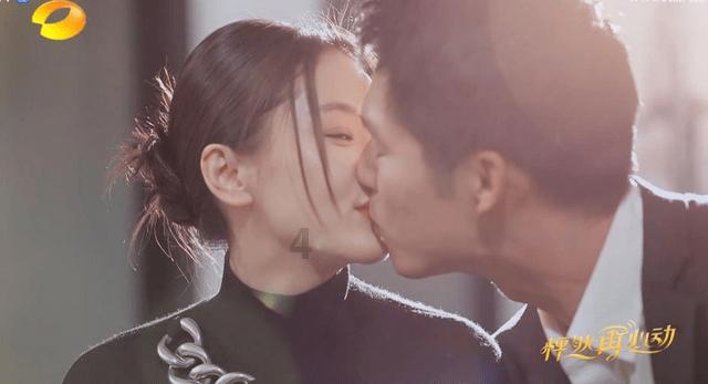 男孩问女孩要微信号她为什么会说一句不要来烦我？游戏画面